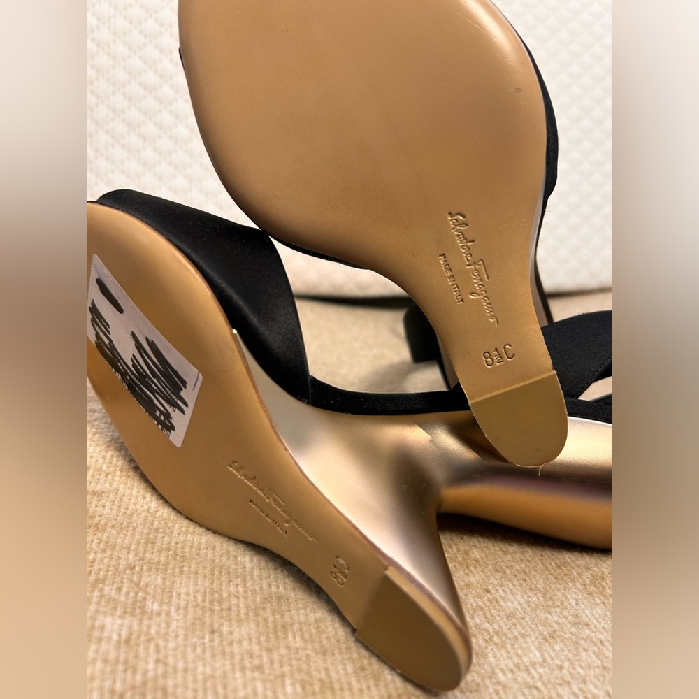FERRAGAMO Arsina Womens Black Open Toe Gold Wedge Heeled Ankle Strap Sandal 8.5 - Picture 7 of 10